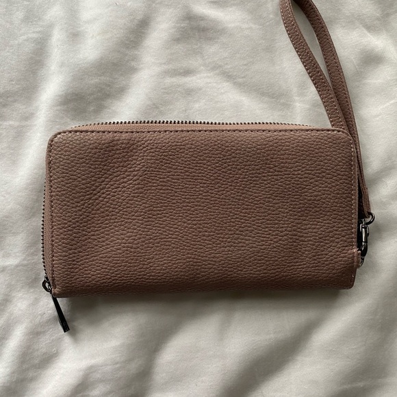 NEW Roots Zip Around Clutch wallet - Picture 3 of 6